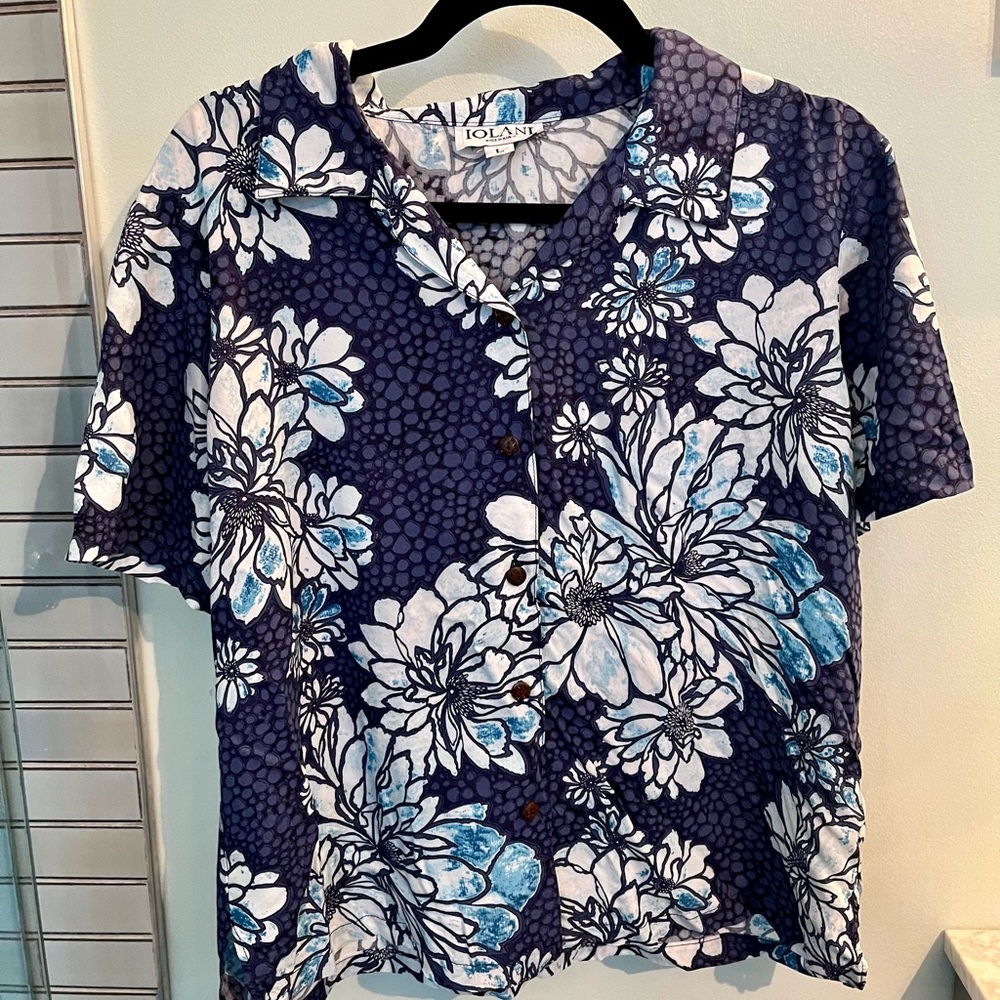 Hawaiian shirt by Iolani